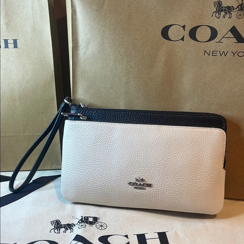 Beautiful Coach White & Black Double- Zip Wristlet. - Picture 4 of 8